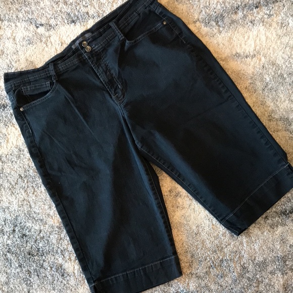 Nine West Lightweight Black Denim Capris - Picture 3 of 6